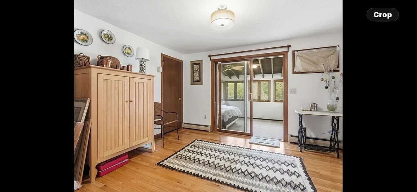 Hadley House: 73 N Maple St
