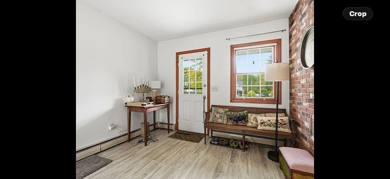 Hadley House: 73 N Maple St