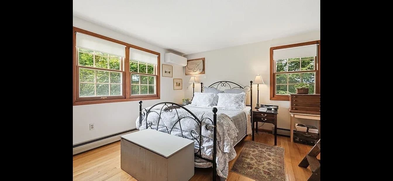 Hadley House: 73 N Maple St