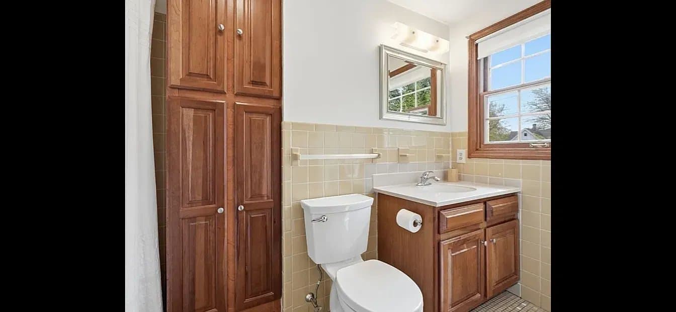Hadley House: 73 N Maple St