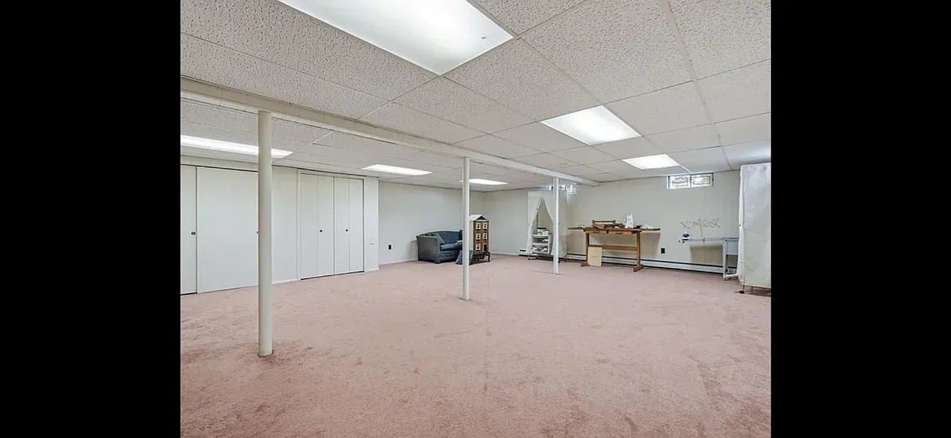 Hadley House: 73 N Maple St