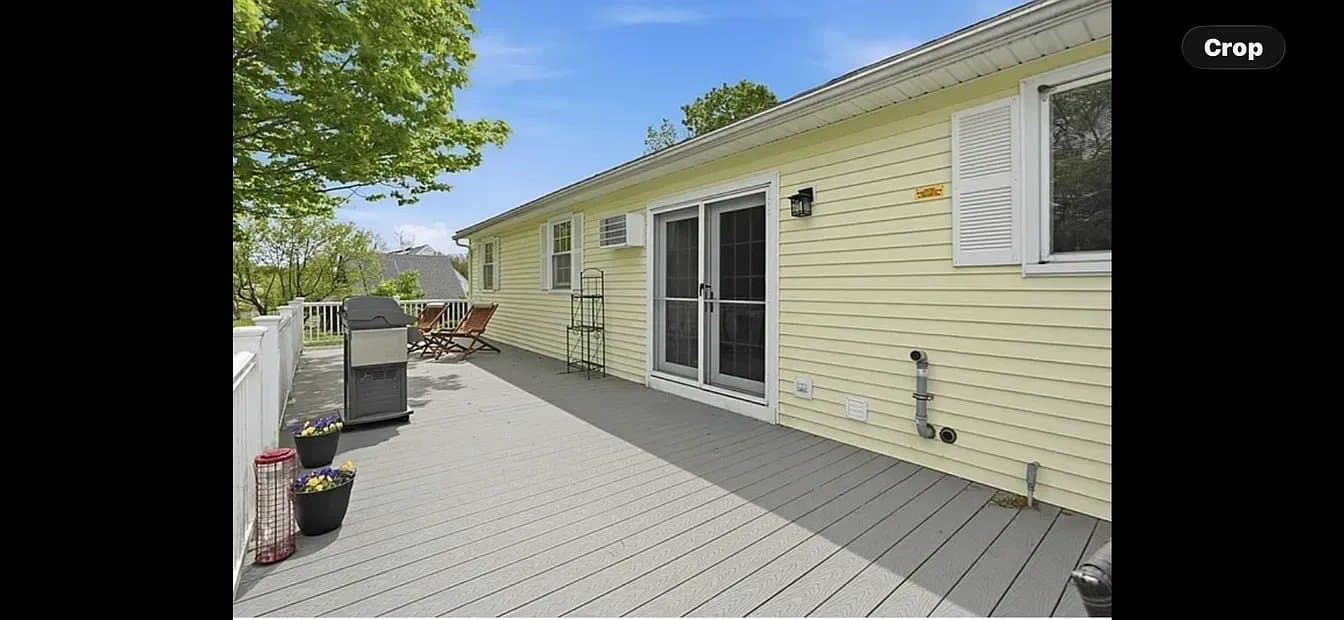 Hadley House: 73 N Maple St