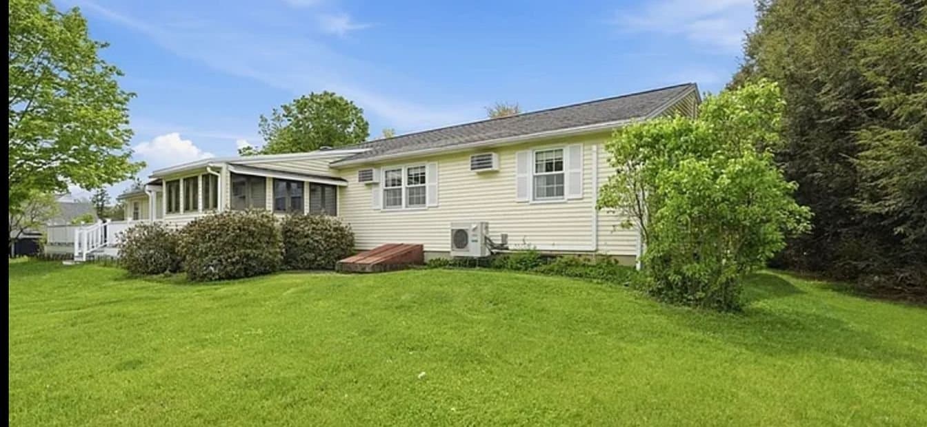 Hadley House: 73 N Maple St