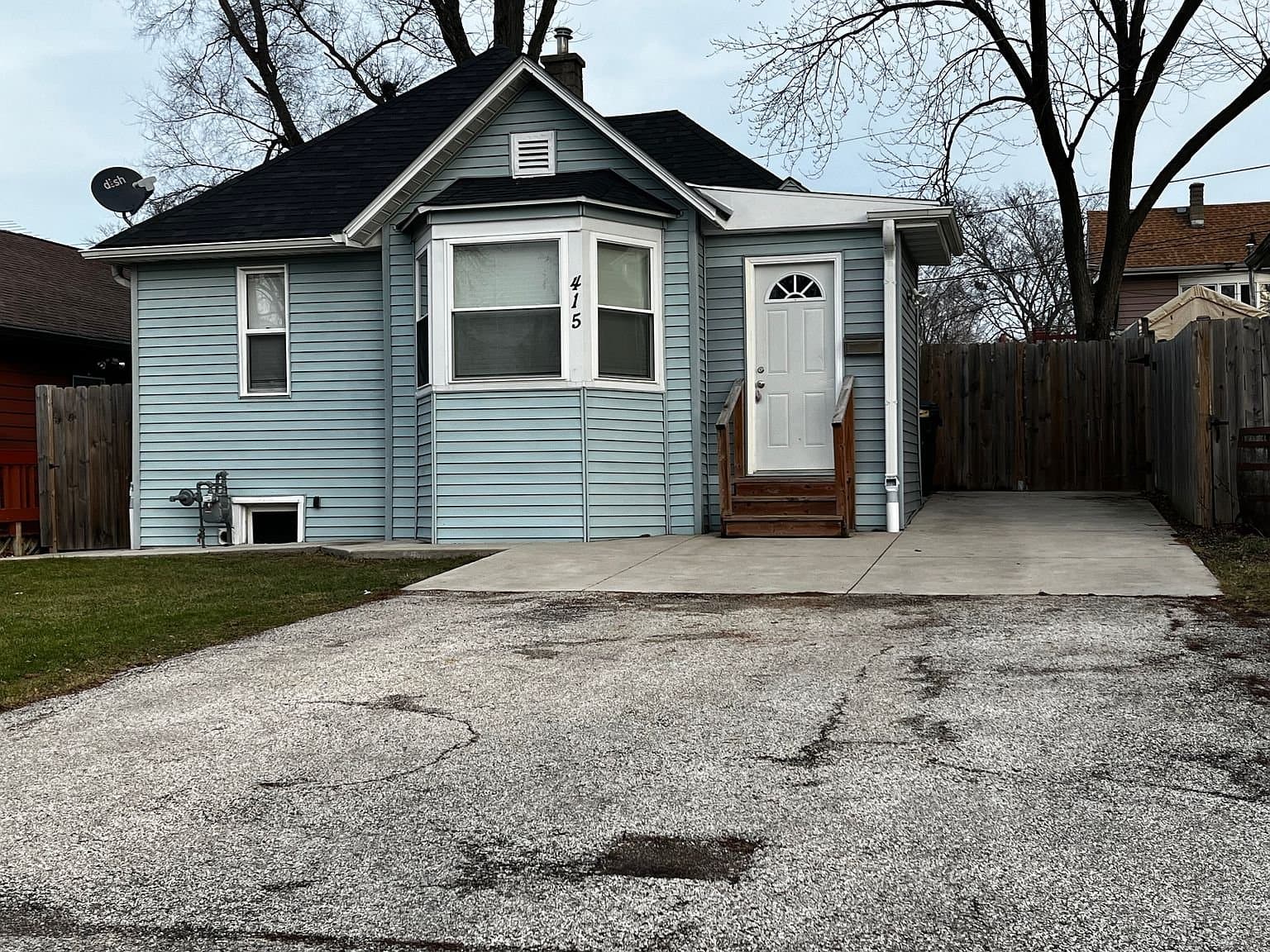 Round Lake Park House: 415 Clifton Dr