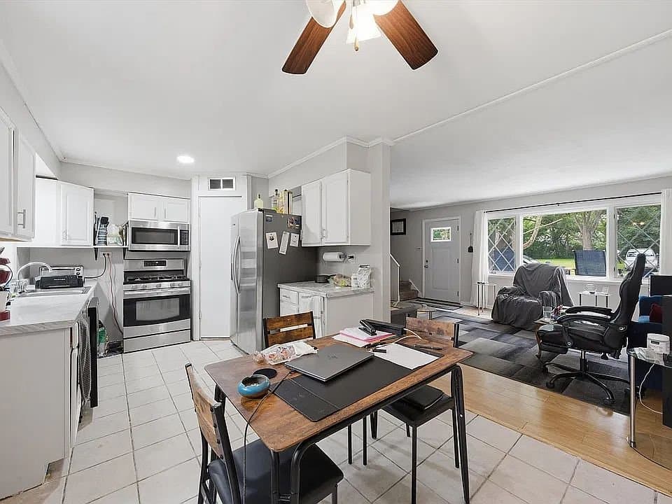 Park Forest House: 406 Winnebago St