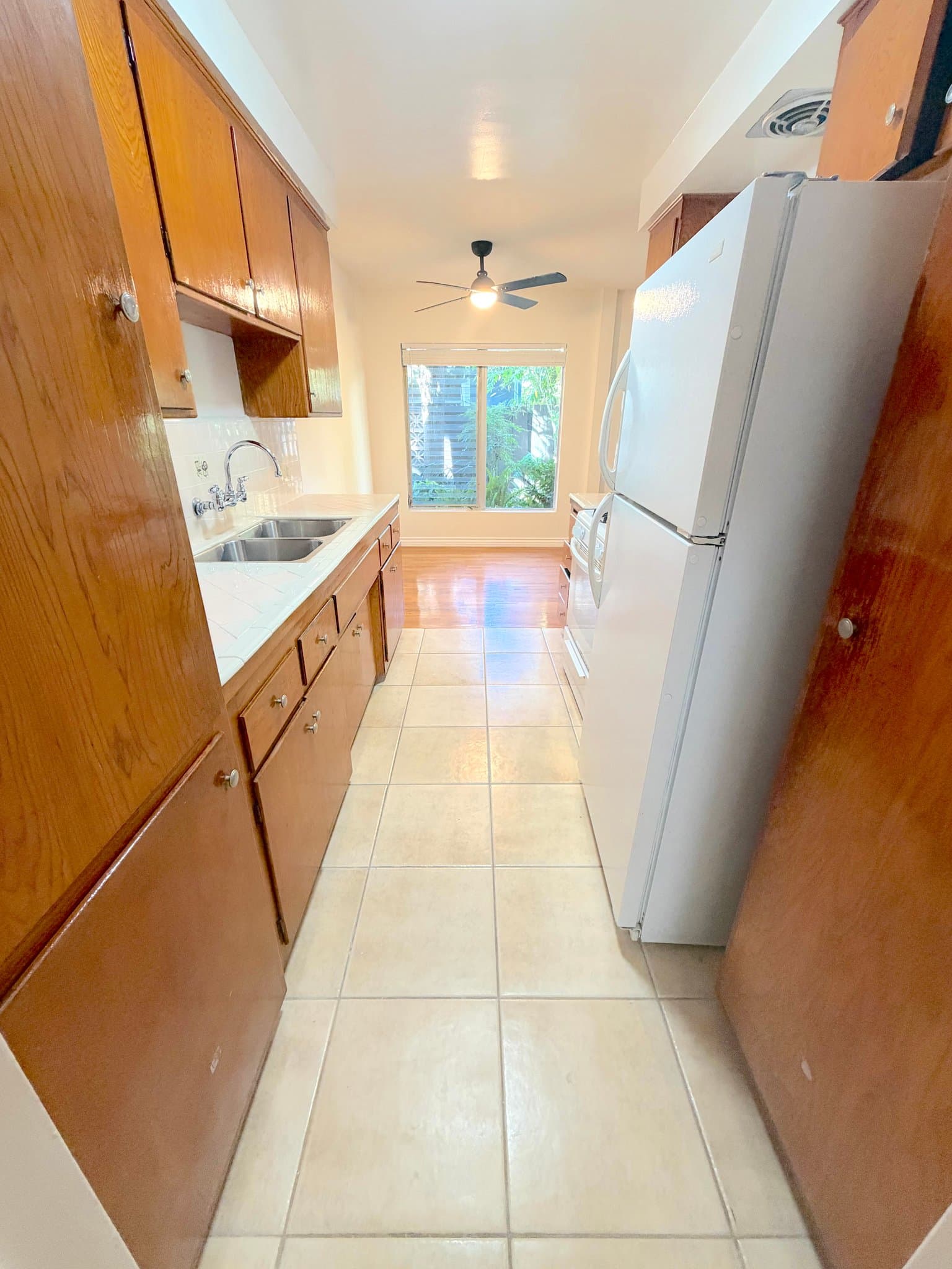 Santa Monica Apartment: 807 3rd St.