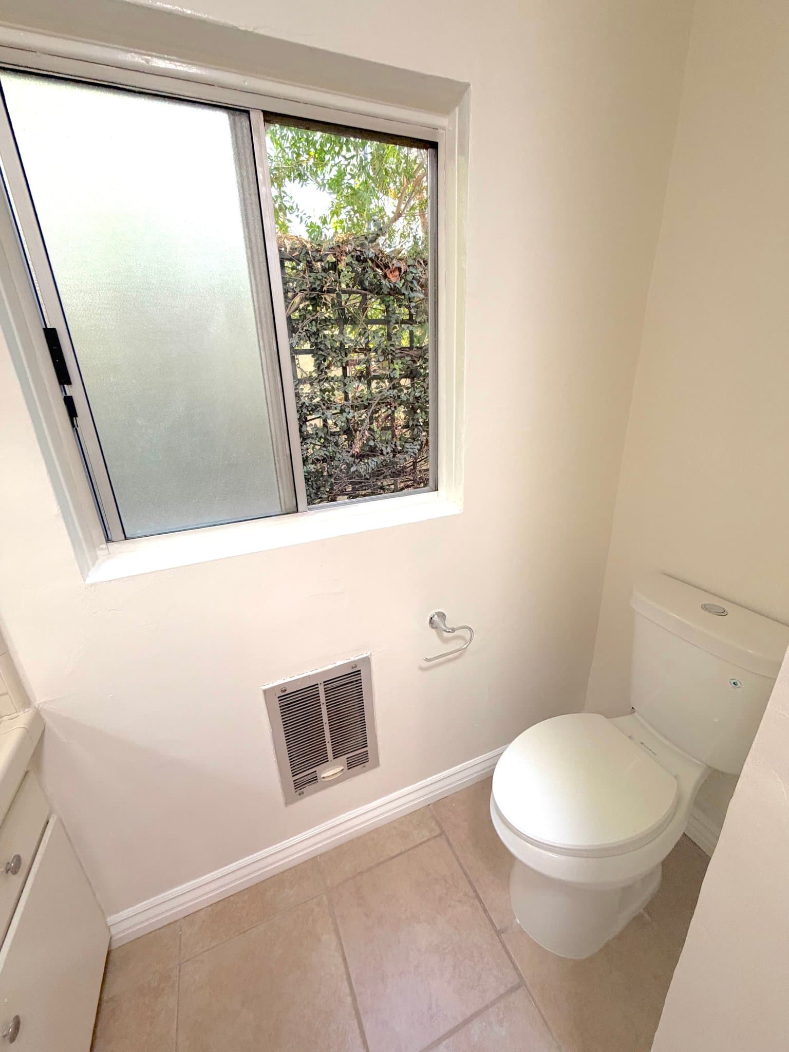 Santa Monica Apartment: 807 3rd St.