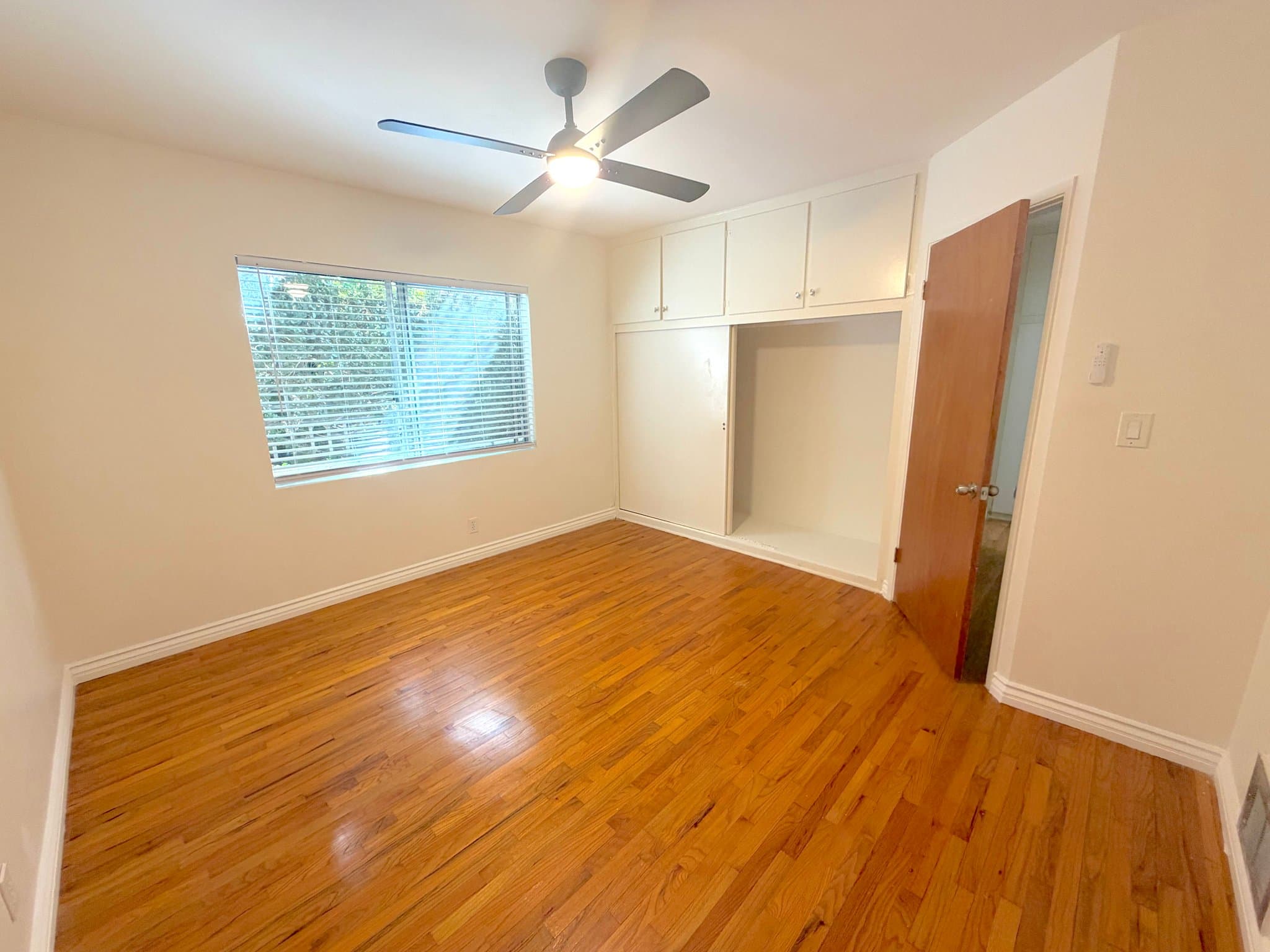 Santa Monica Apartment: 807 3rd St.