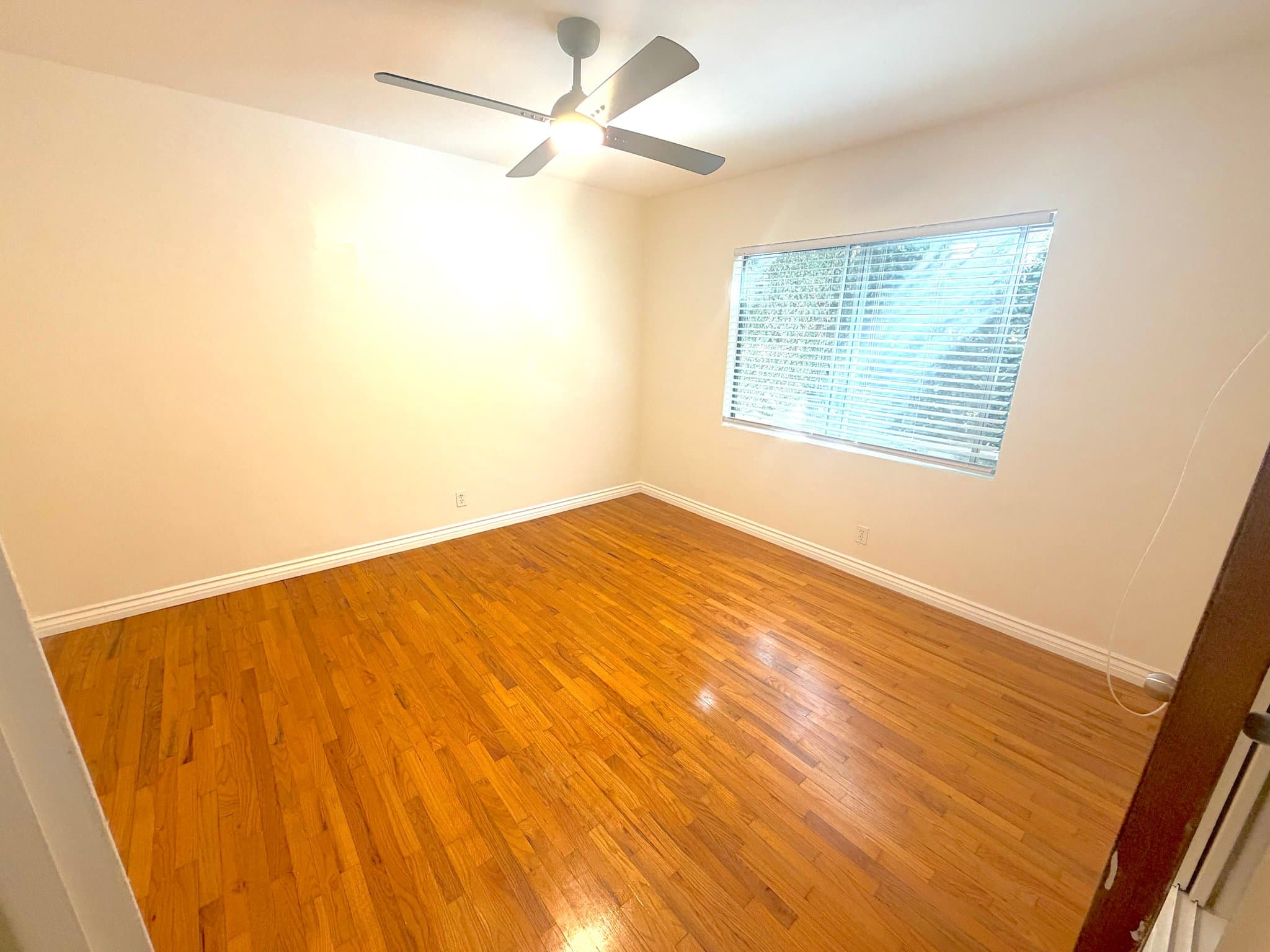 Santa Monica Apartment: 807 3rd St.