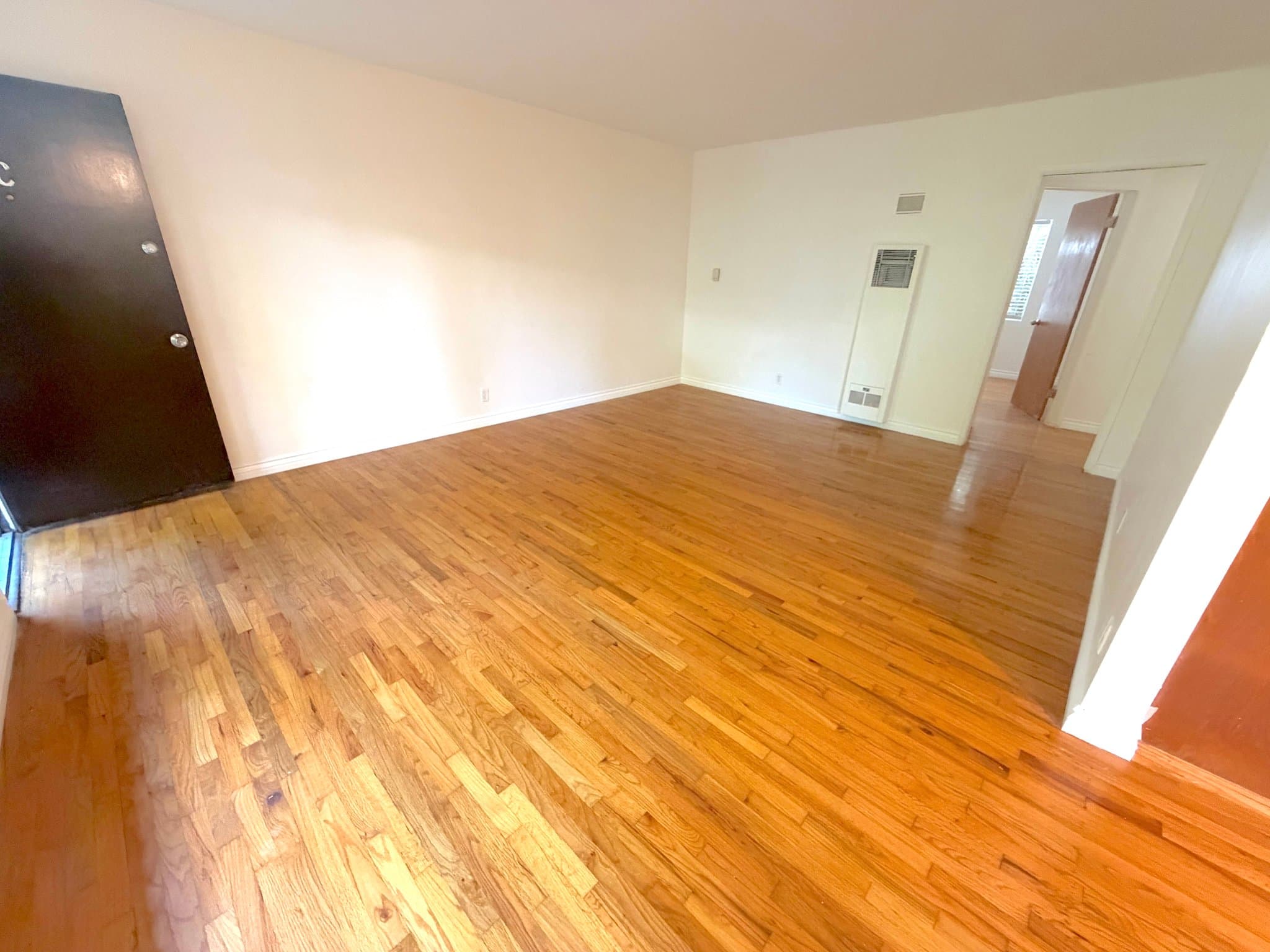 Santa Monica Apartment: 807 3rd St.