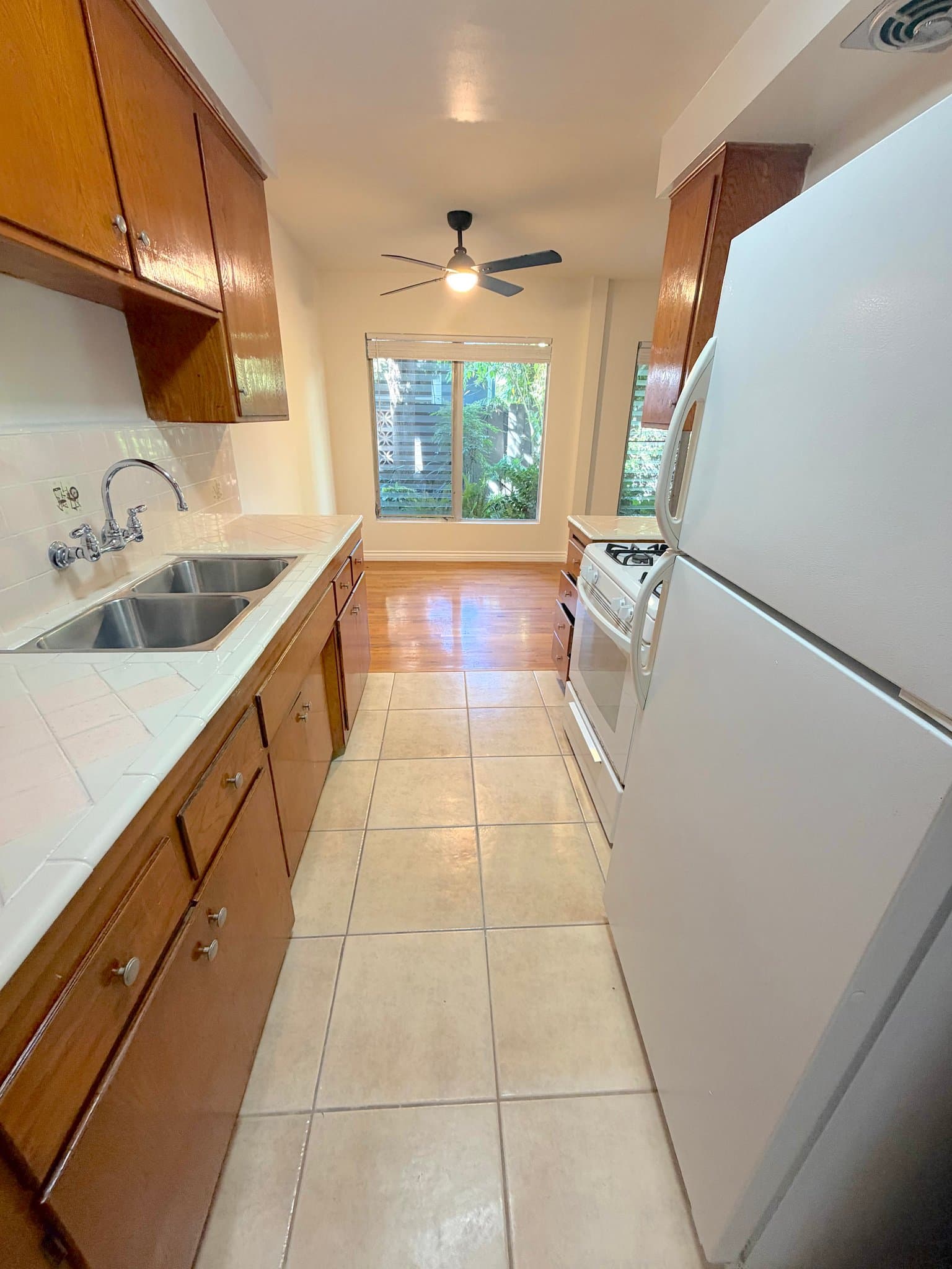 Santa Monica Apartment: 807 3rd St.