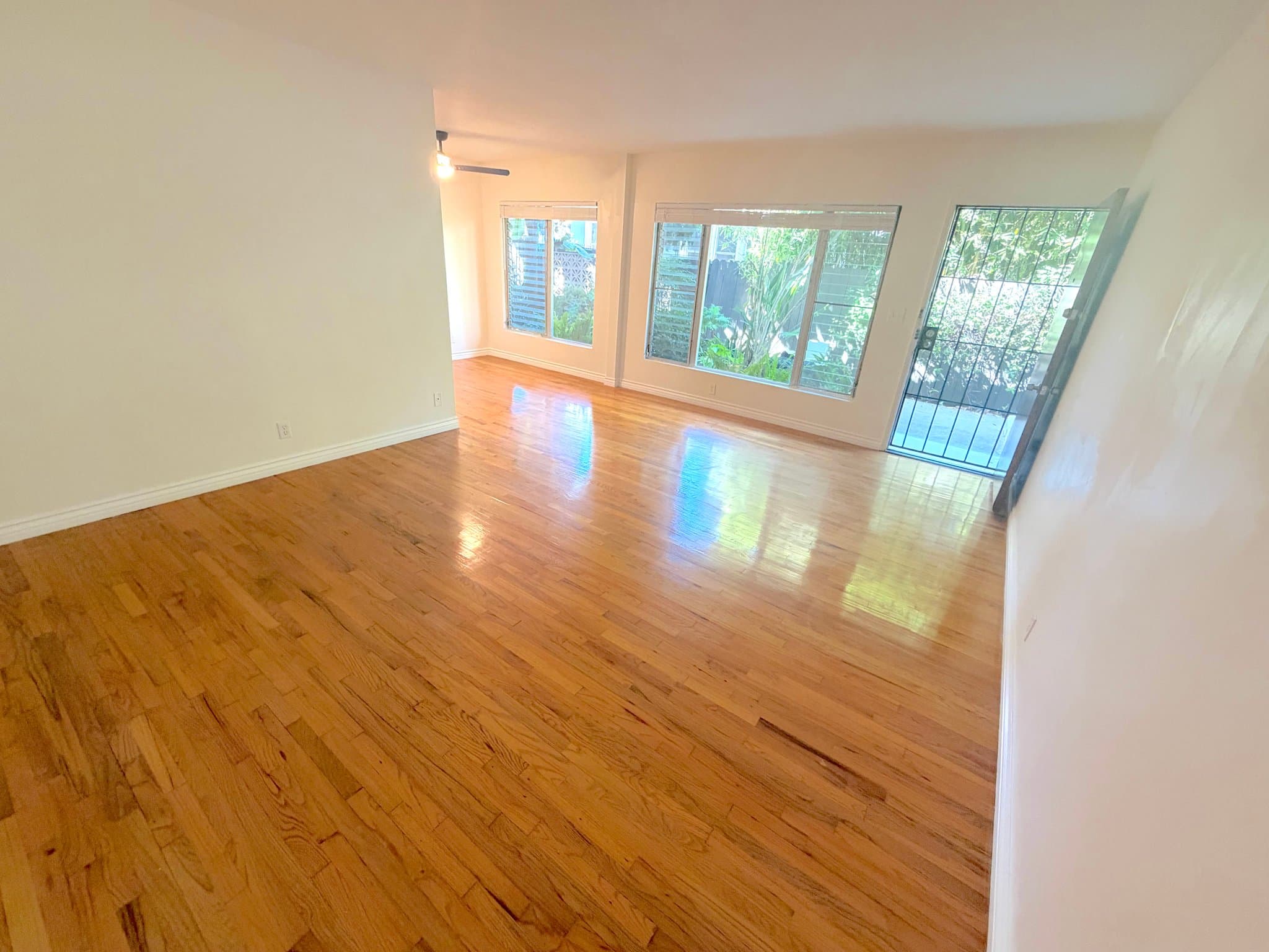Santa Monica Apartment: 807 3rd St.