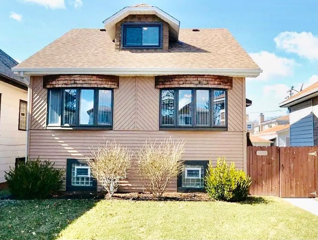 Elmwood Park House: 2420 N 75th Ct, Elmwood Park, IL 60707