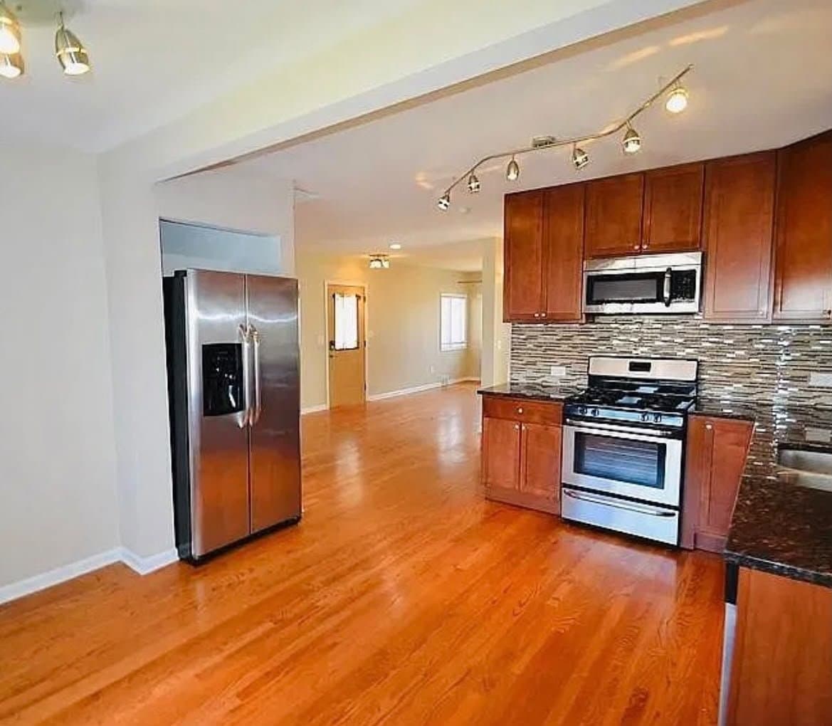 Elmwood Park House: 2420 N 75th Ct, Elmwood Park, IL 60707