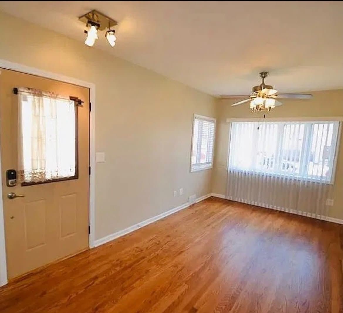 Elmwood Park House: 2420 N 75th Ct, Elmwood Park, IL 60707