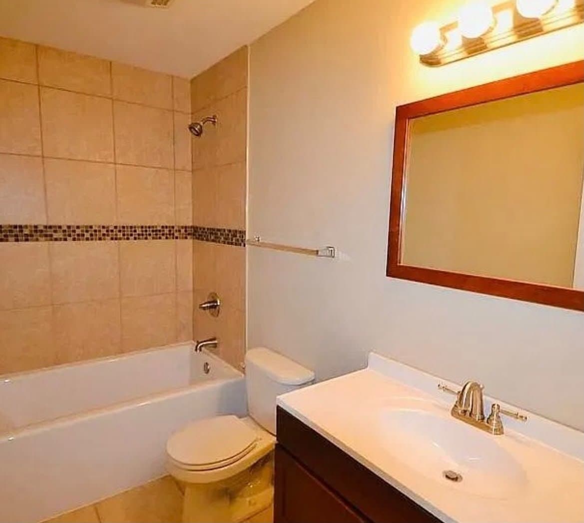 Elmwood Park House: 2420 N 75th Ct, Elmwood Park, IL 60707