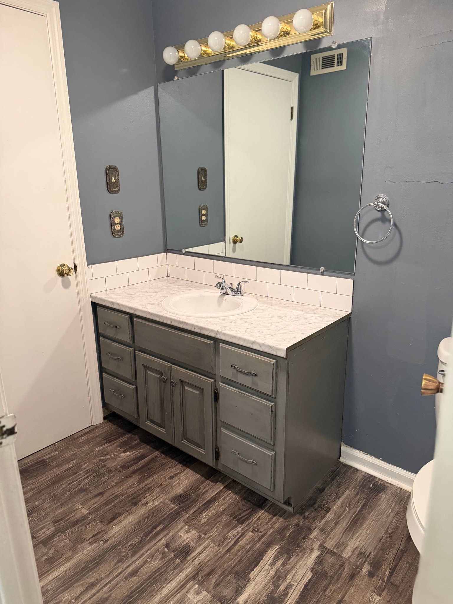 Hot Spring Condo: 125 Carl Dr.