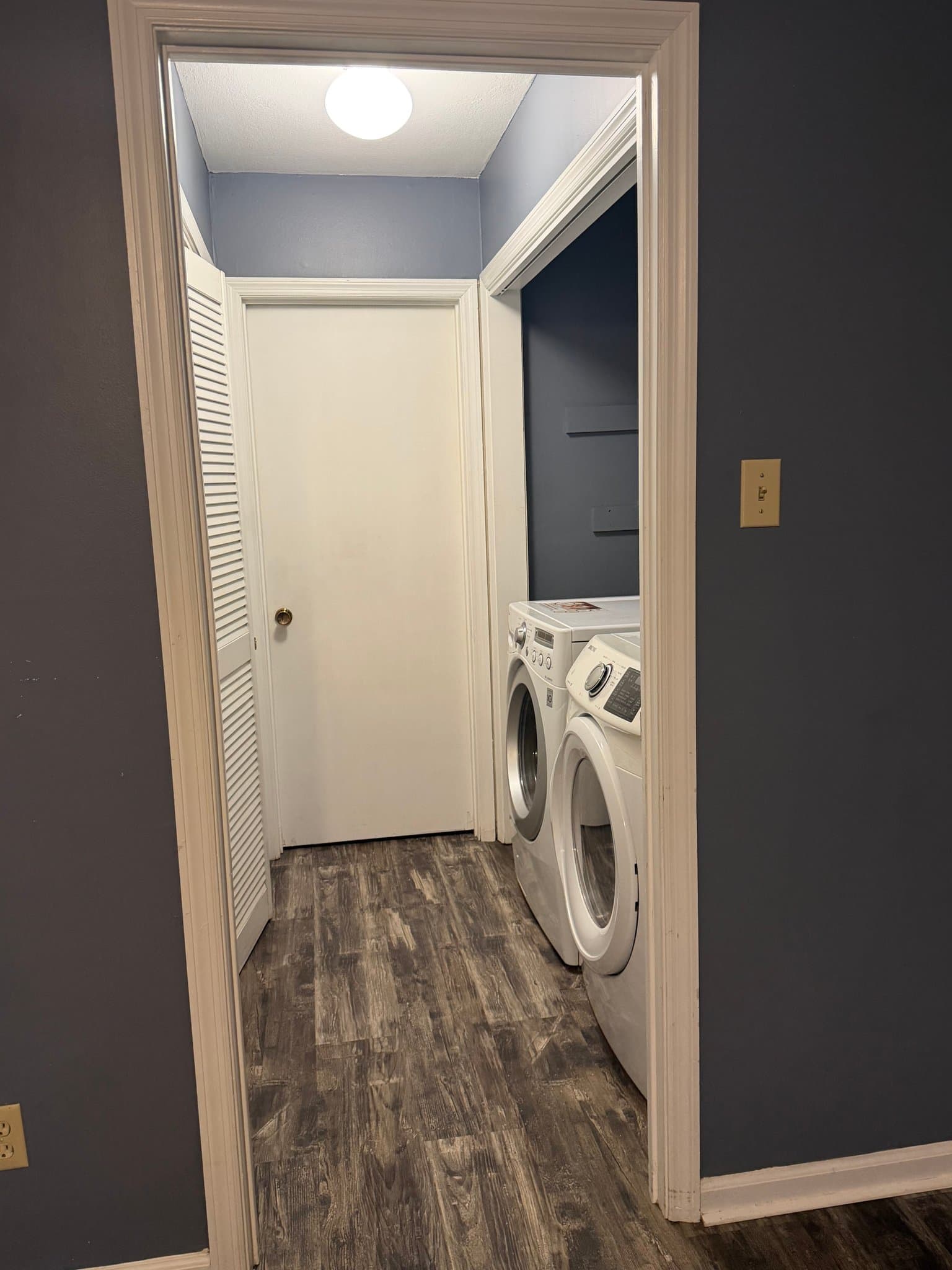 Hot Spring Condo: 125 Carl Dr.