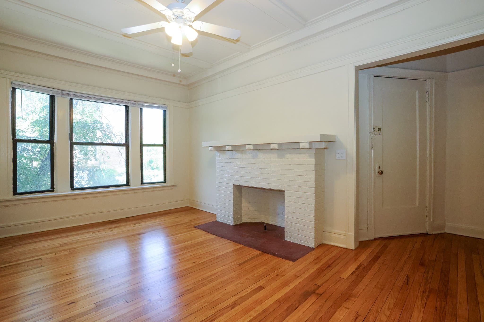 Chicago Apartment: 3915 Fremont