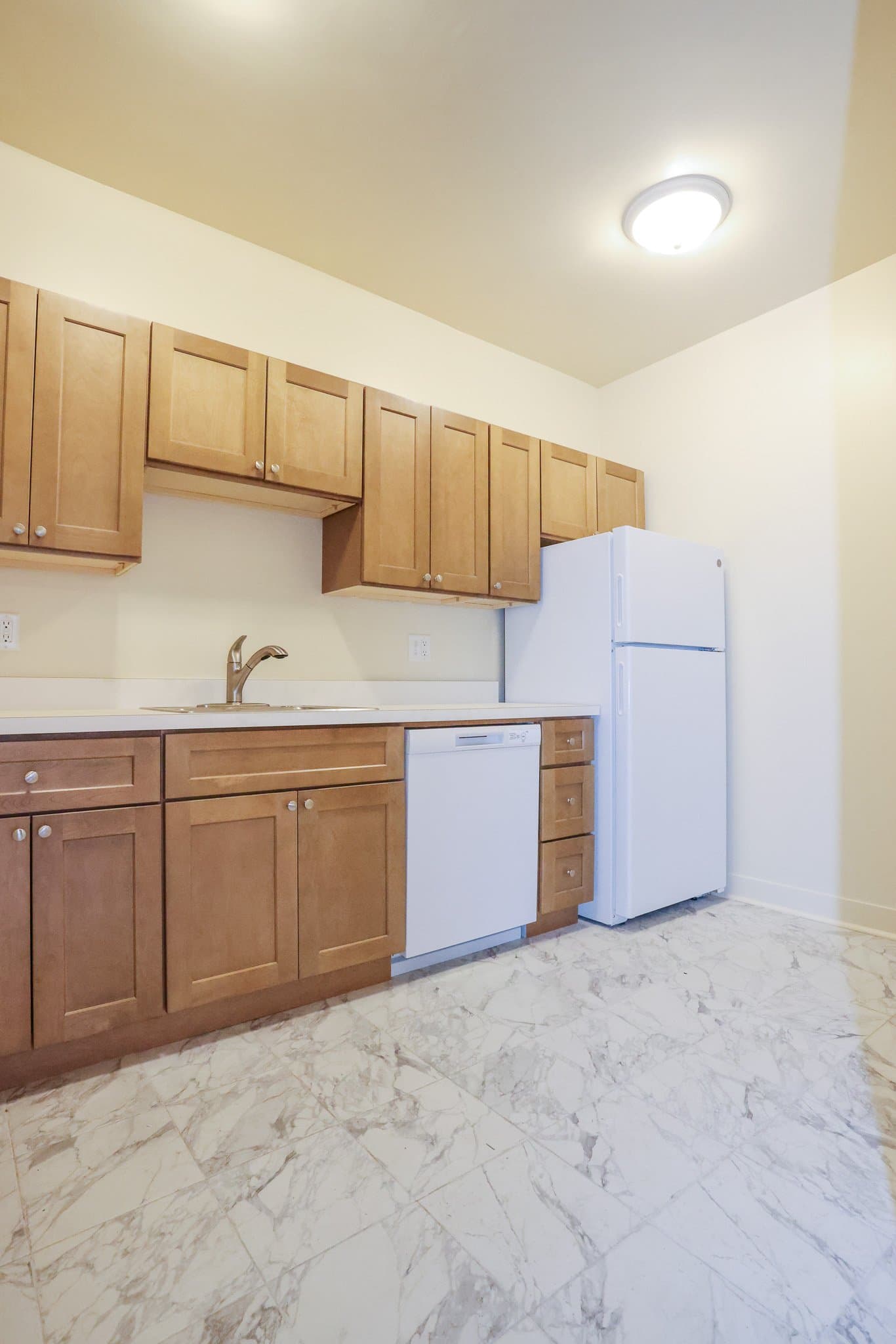 Chicago Apartment: 3915 Fremont