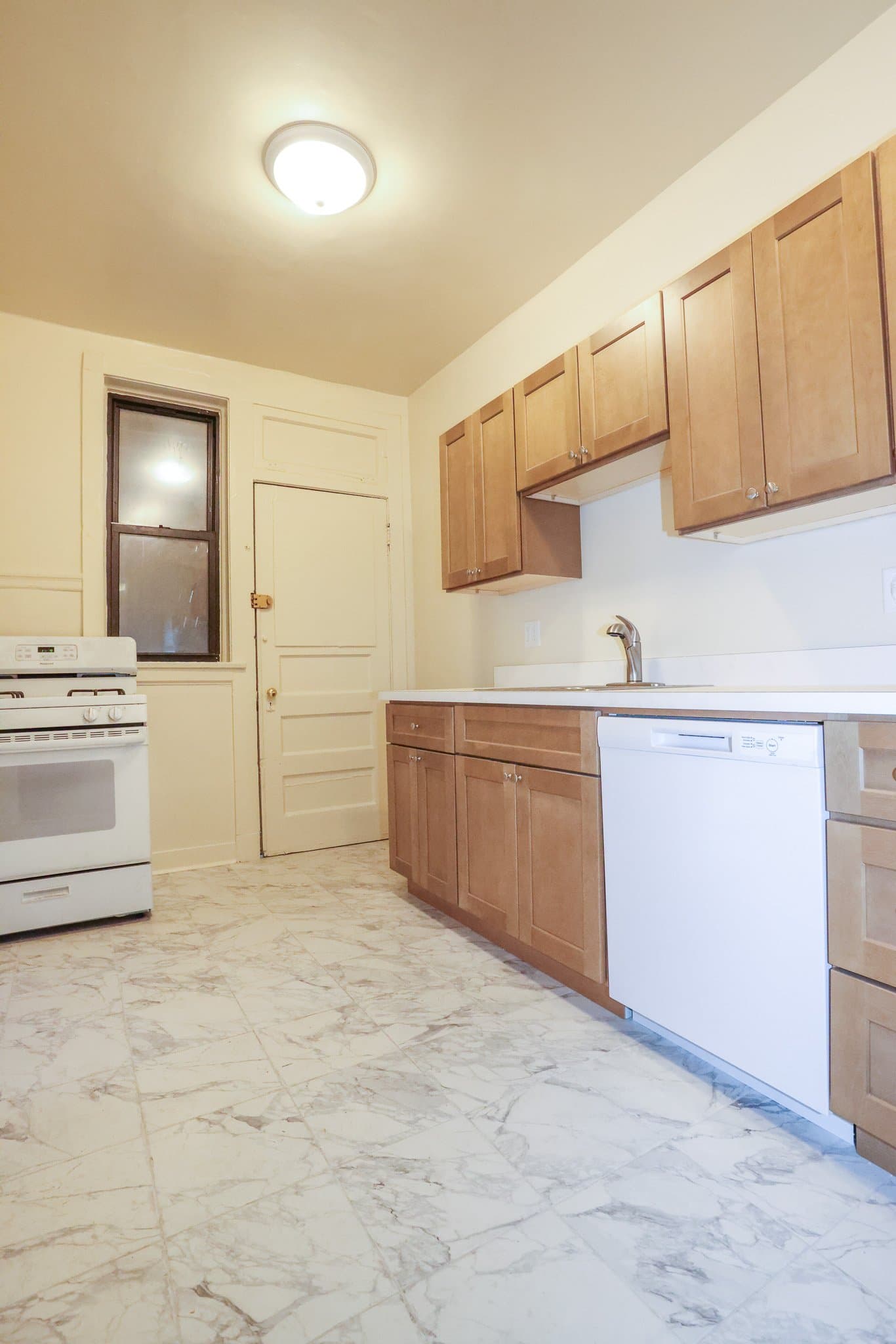 Chicago Apartment: 3915 Fremont