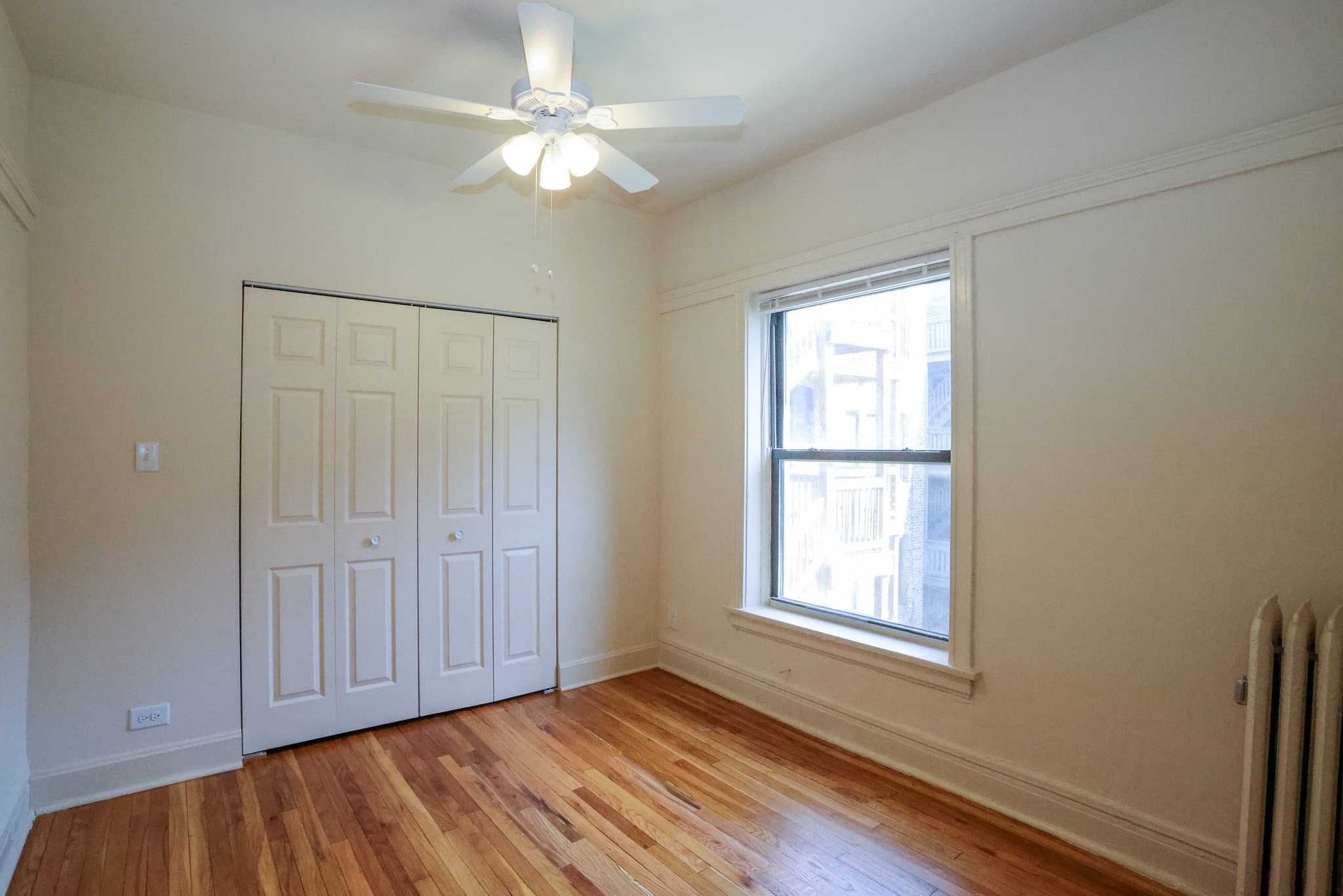 Chicago Apartment: 3915 Fremont