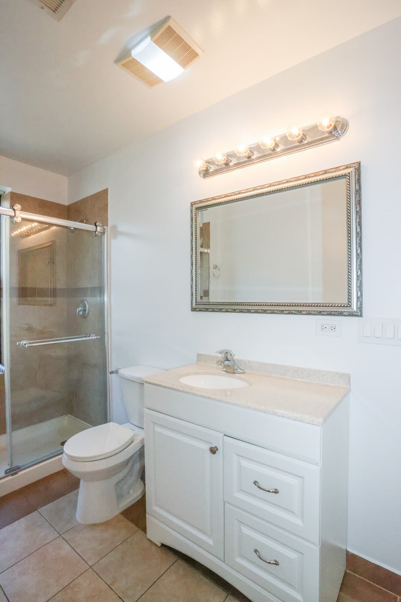 Chicago Apartment: 901 Sheridan