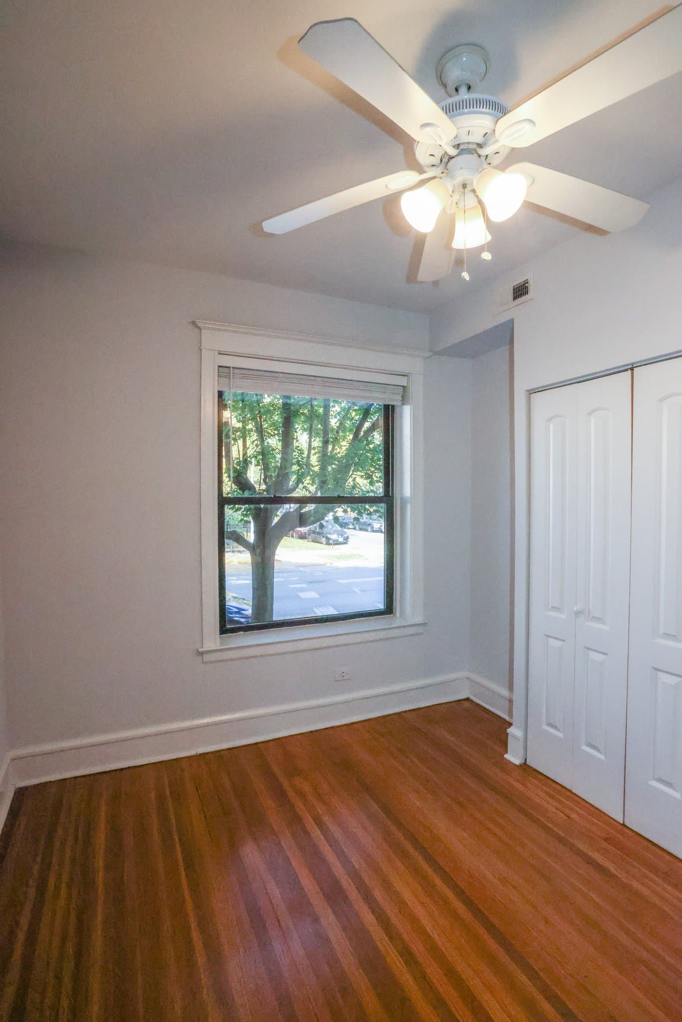 Chicago Apartment: 901 Sheridan