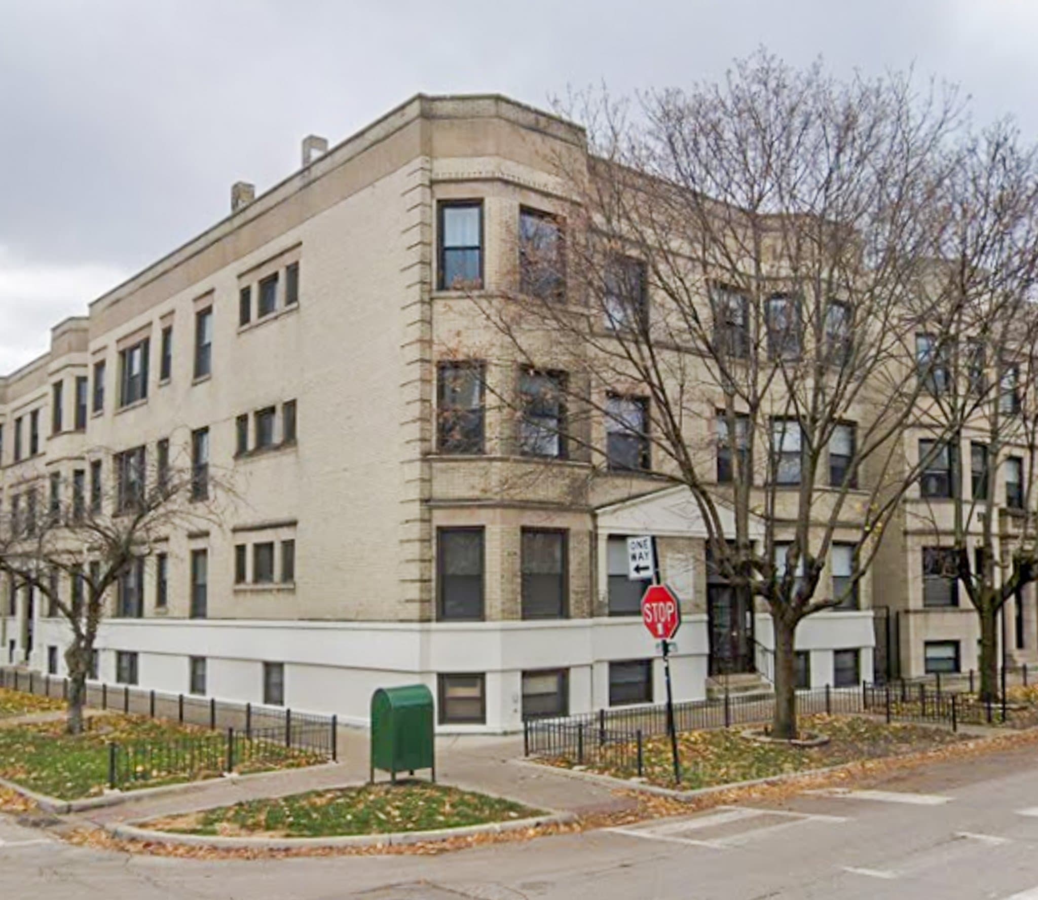 Chicago Apartment: 901 Sheridan