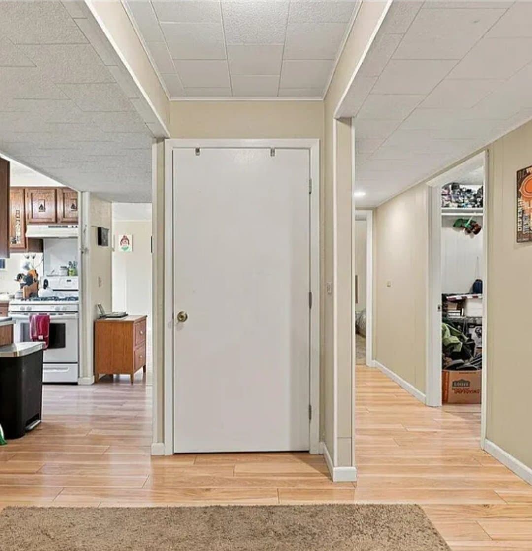 Anchorage Multiplex: 14231 Sunview Dr