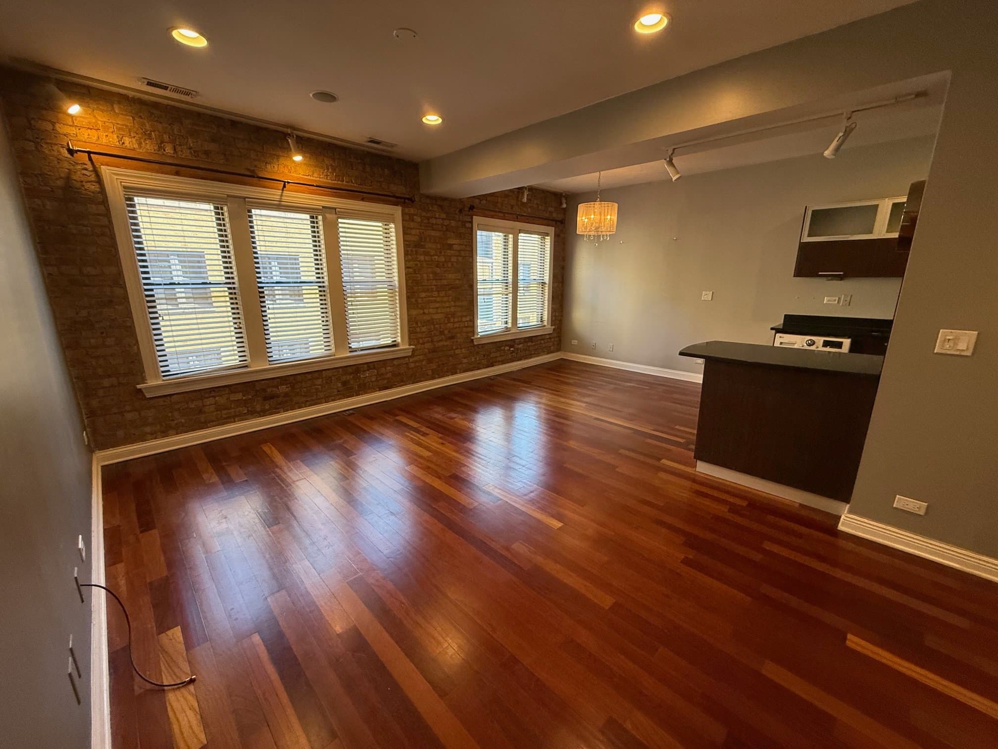 Chicago Condo: 1360 W Estes Ave