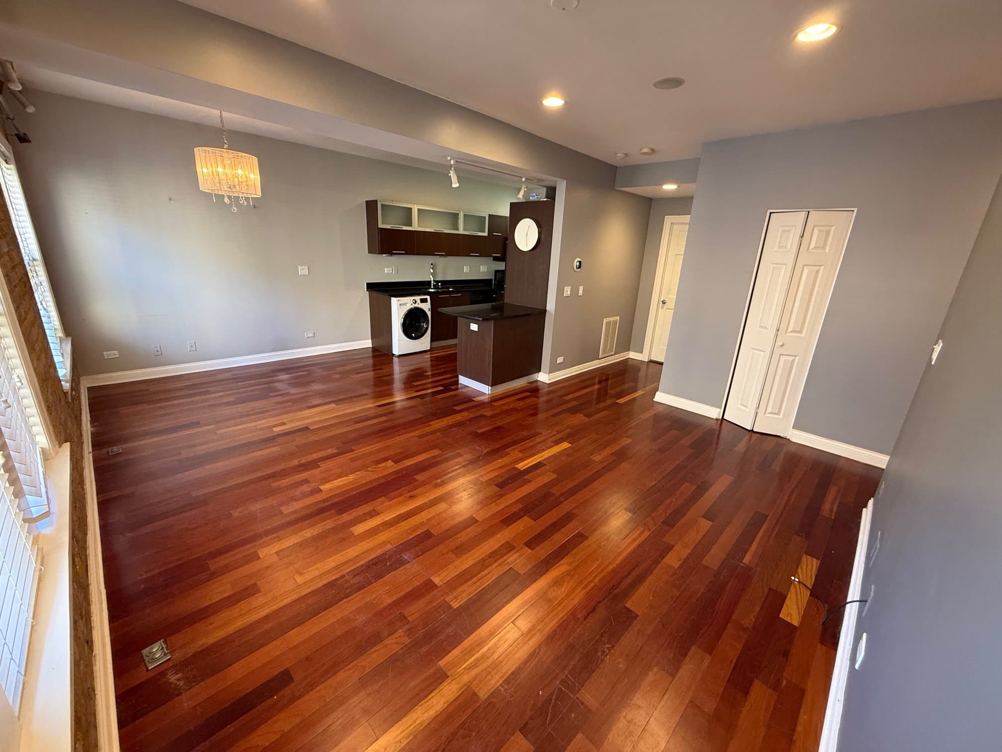 Chicago Condo: 1360 W Estes Ave