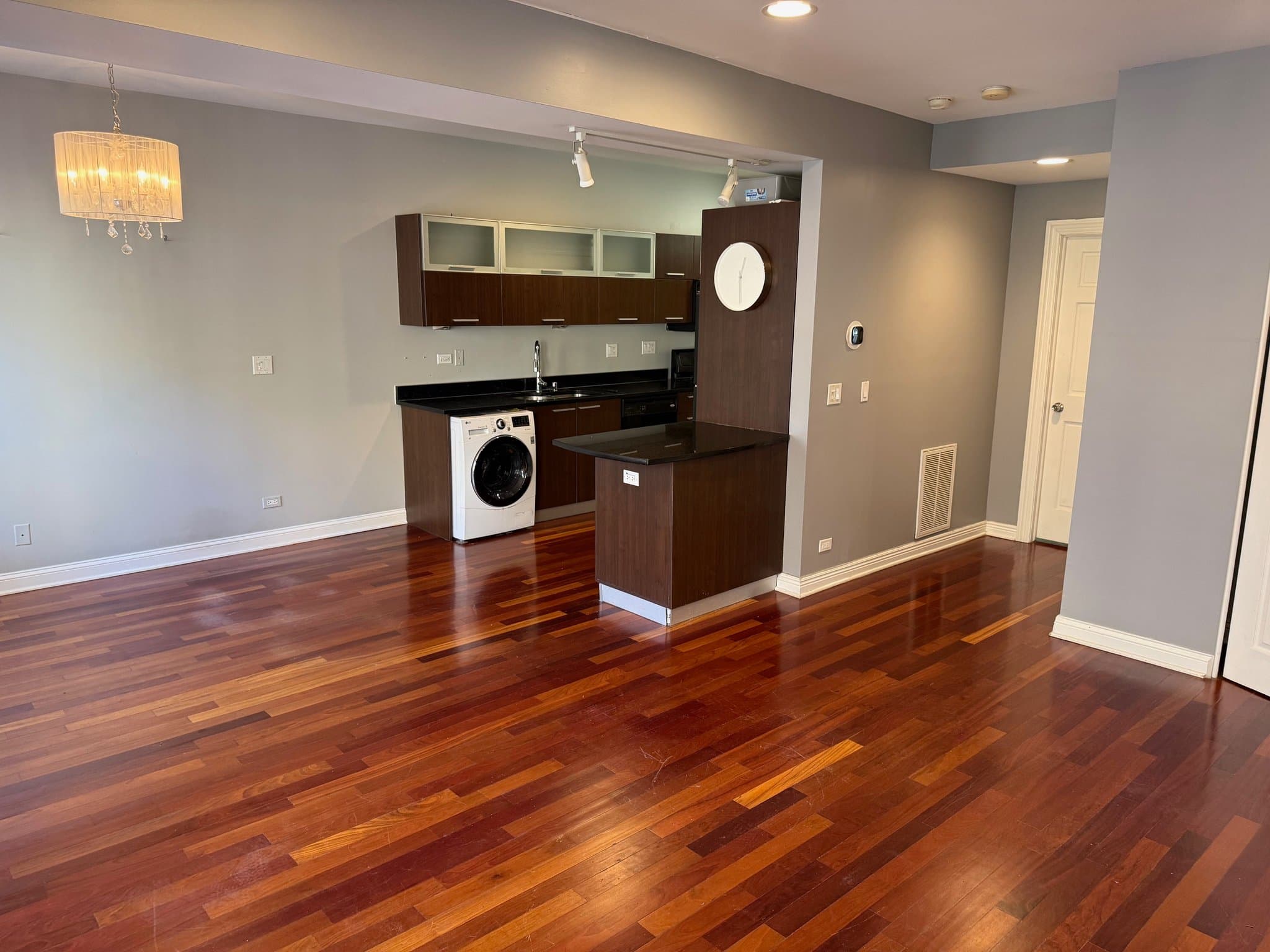Chicago Condo: 1360 W Estes Ave
