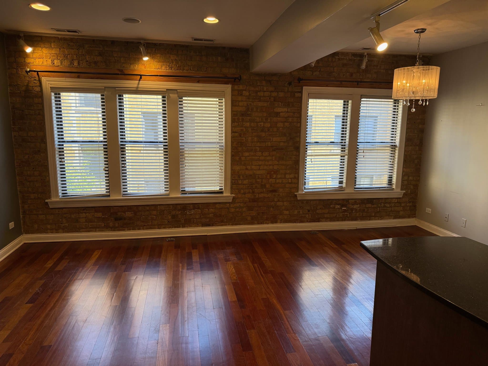 Chicago Condo: 1360 W Estes Ave