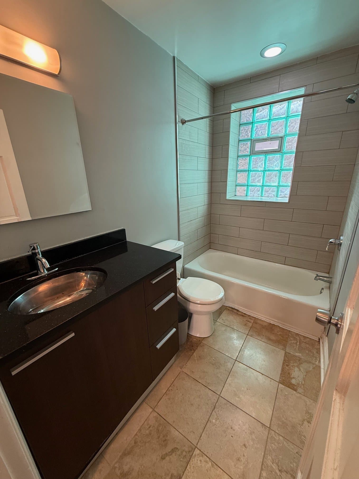 Chicago Condo: 1360 W Estes Ave