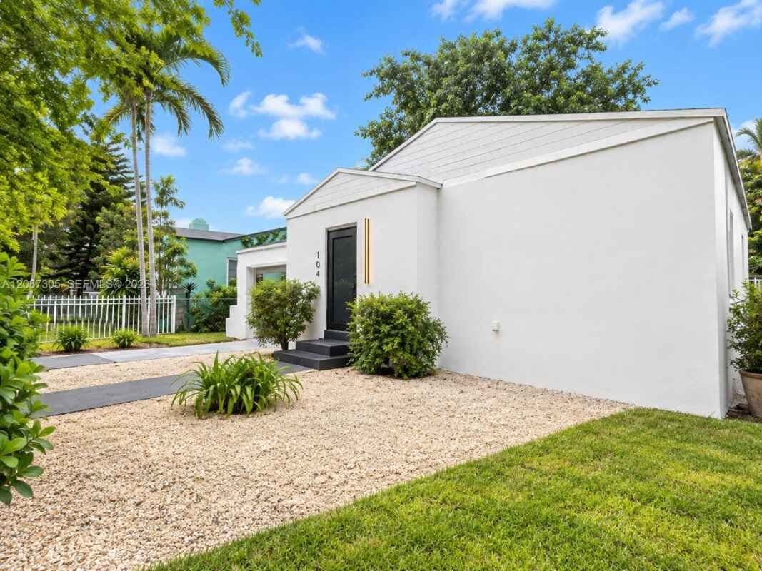 Miami House: 1043 NW 48th St