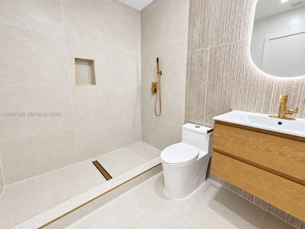 Miami House: 1043 NW 48th St