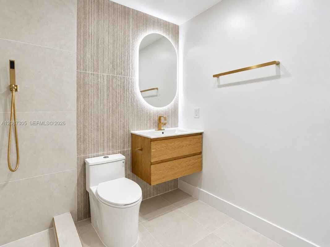 Miami House: 1043 NW 48th St