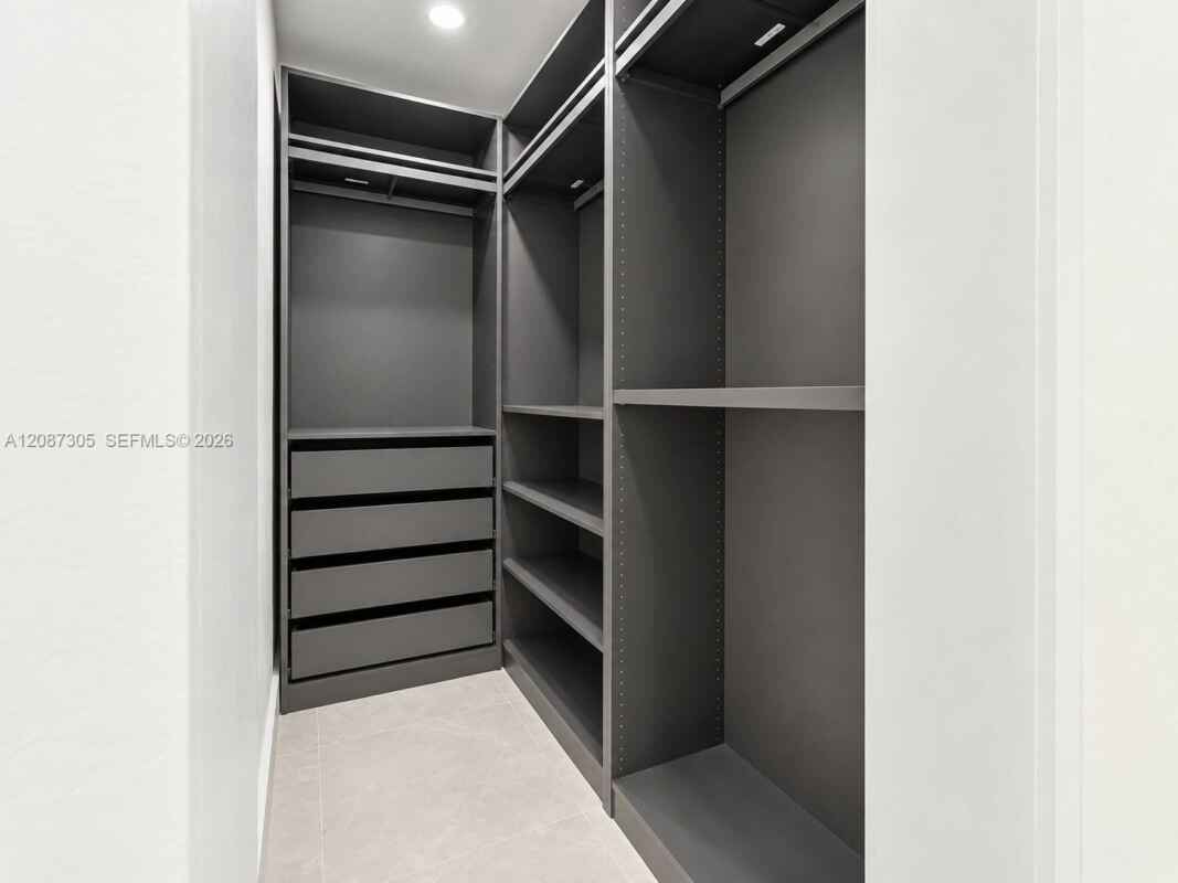 Miami House: 1043 NW 48th St