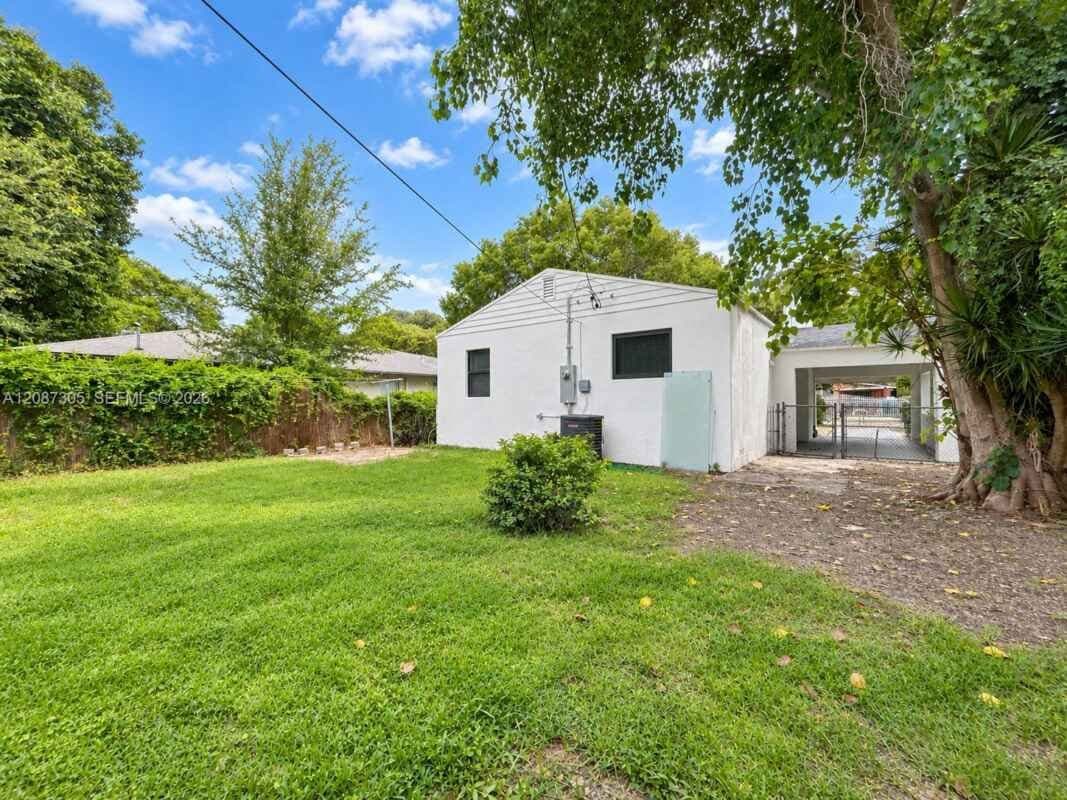Miami House: 1043 NW 48th St