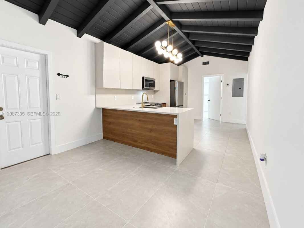 Miami House: 1043 NW 48th St