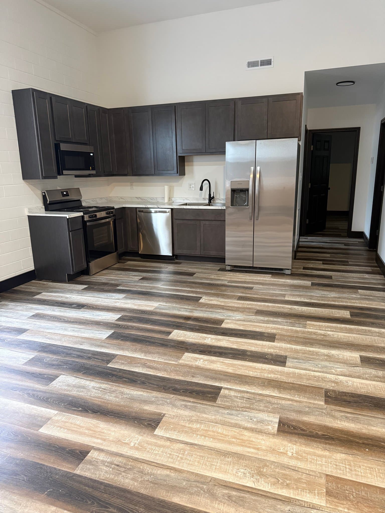 Carlyle Multiplex: 690 7th St.