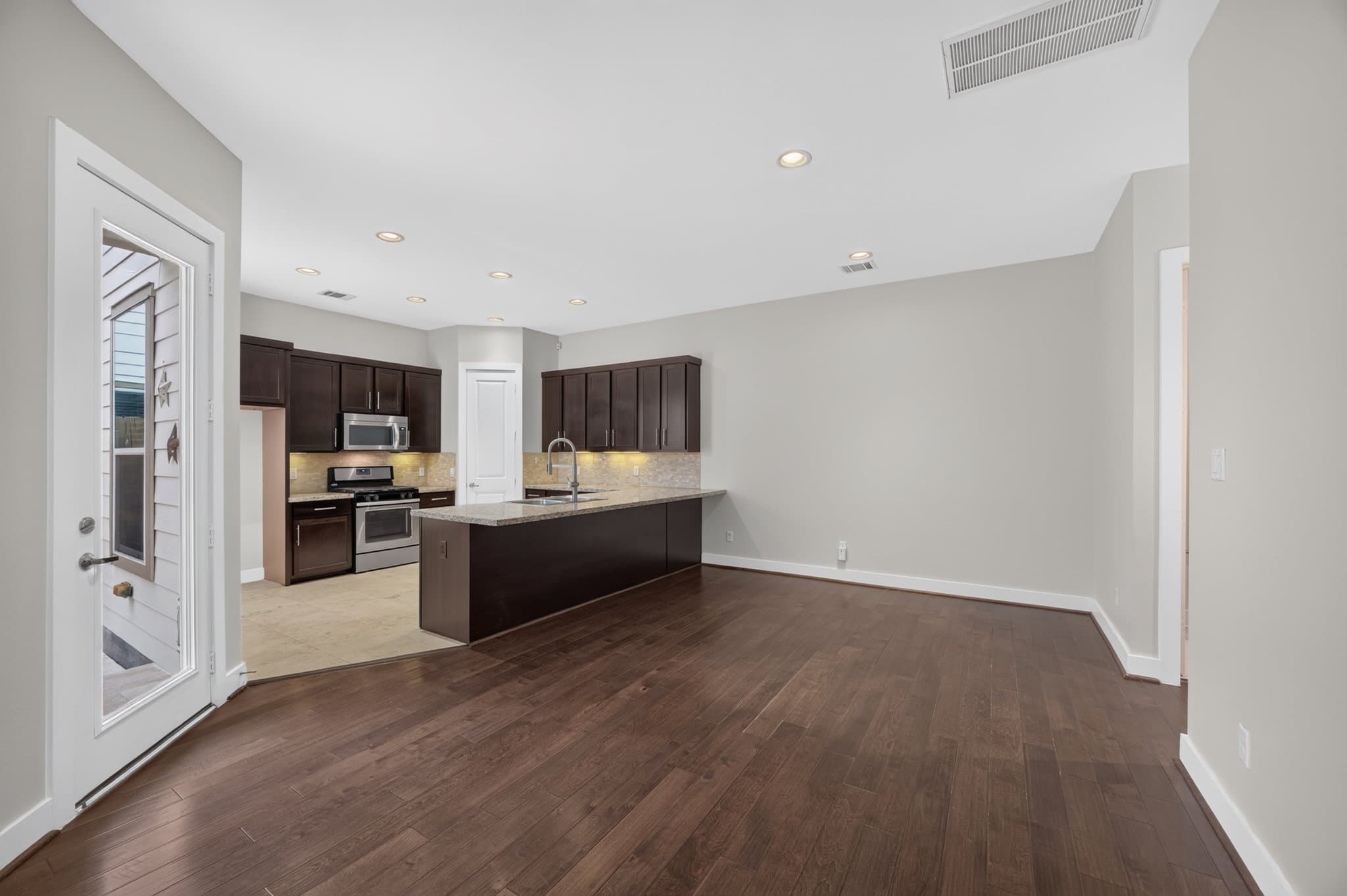 Houston House: 8806 Hollister Square Ct