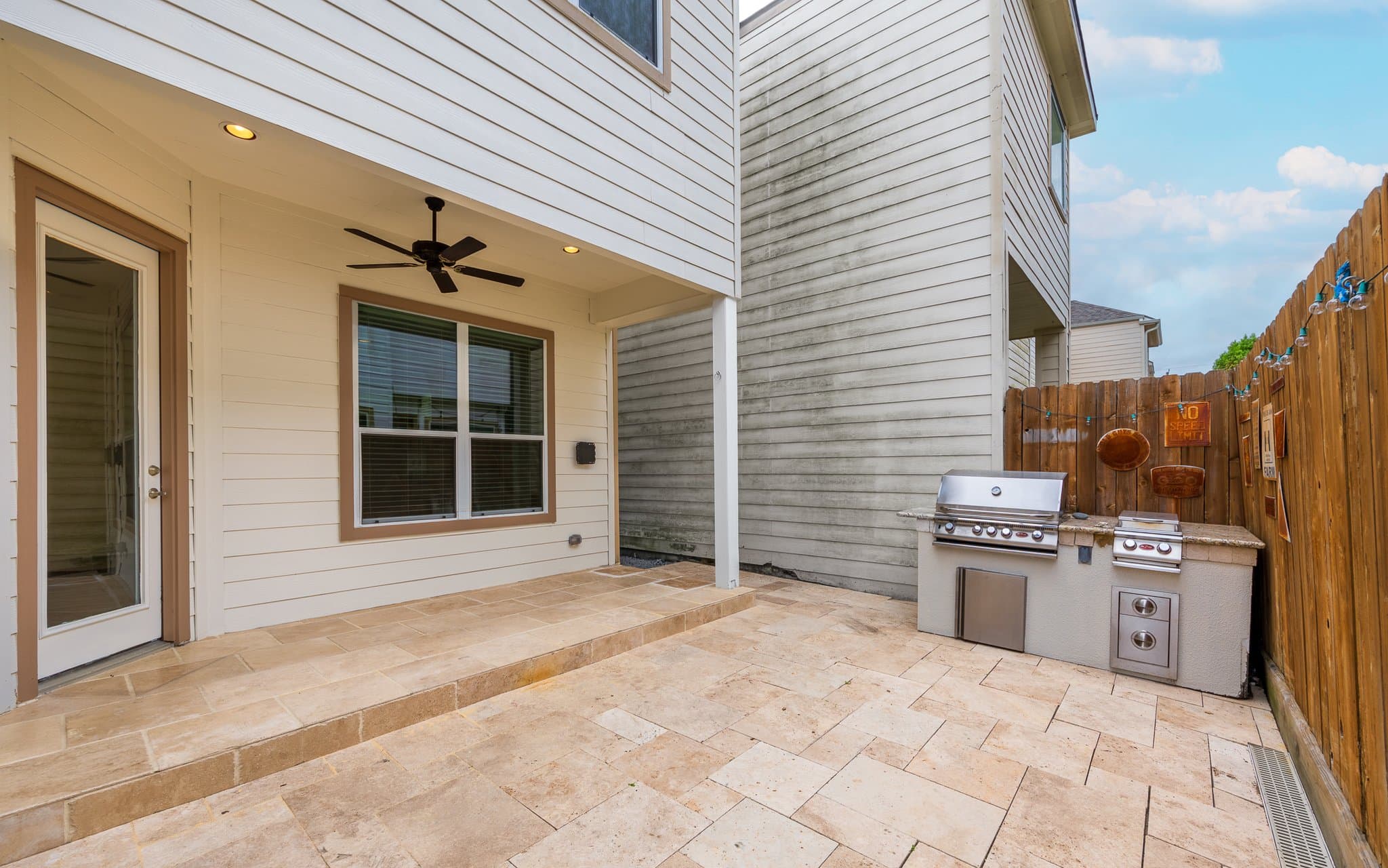 Houston House: 8806 Hollister Square Ct