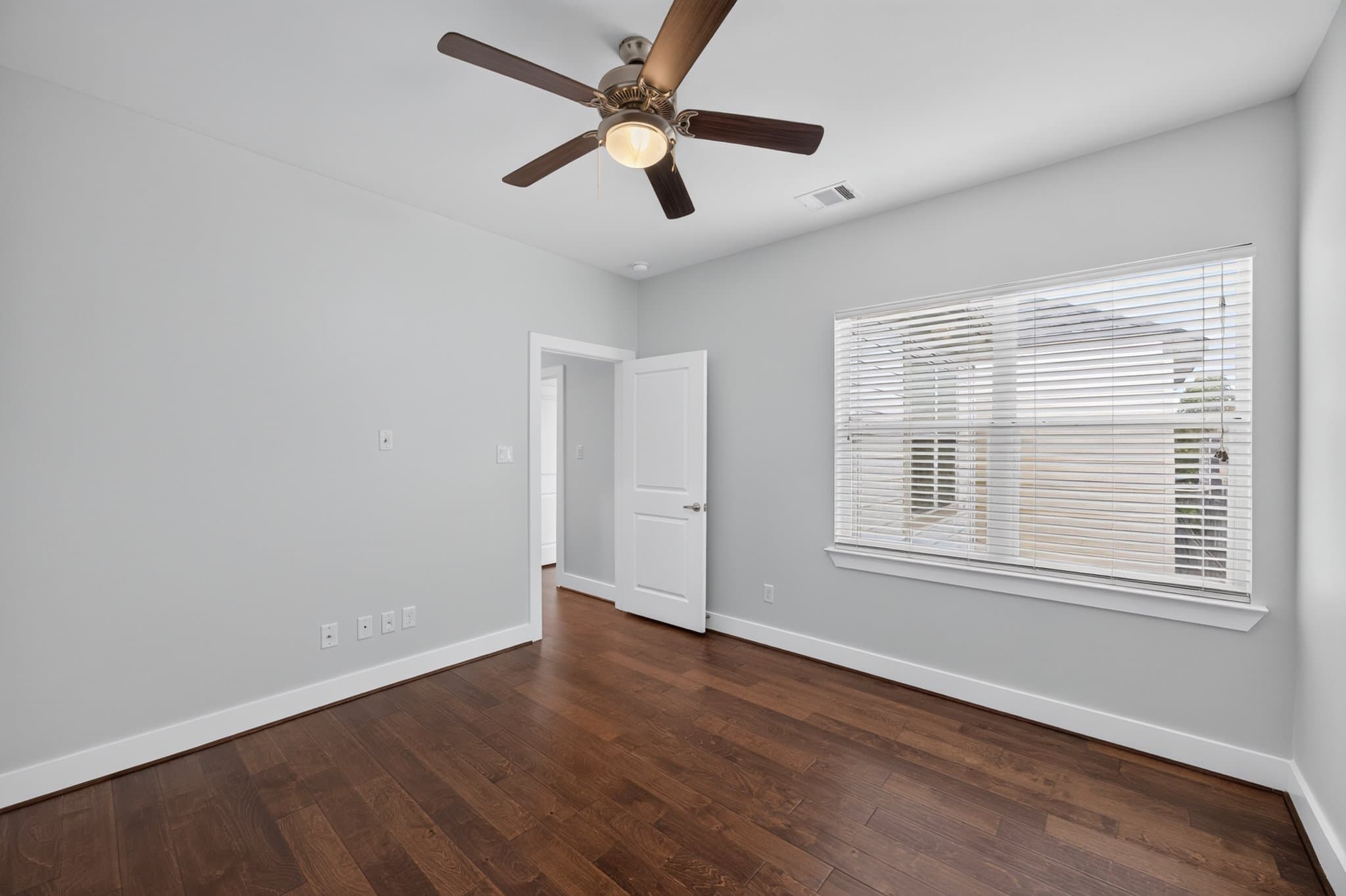 Houston House: 8806 Hollister Square Ct