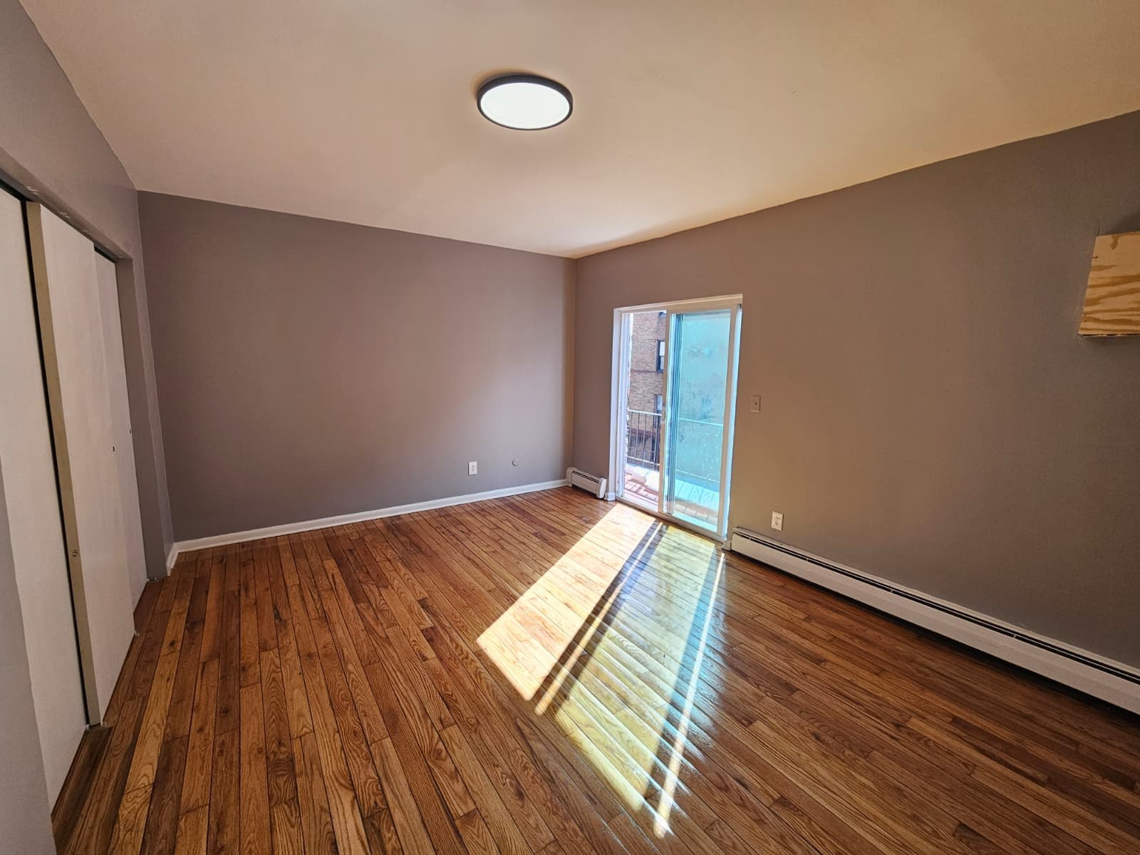 Orange Single Room: 421 Lincoln Ave