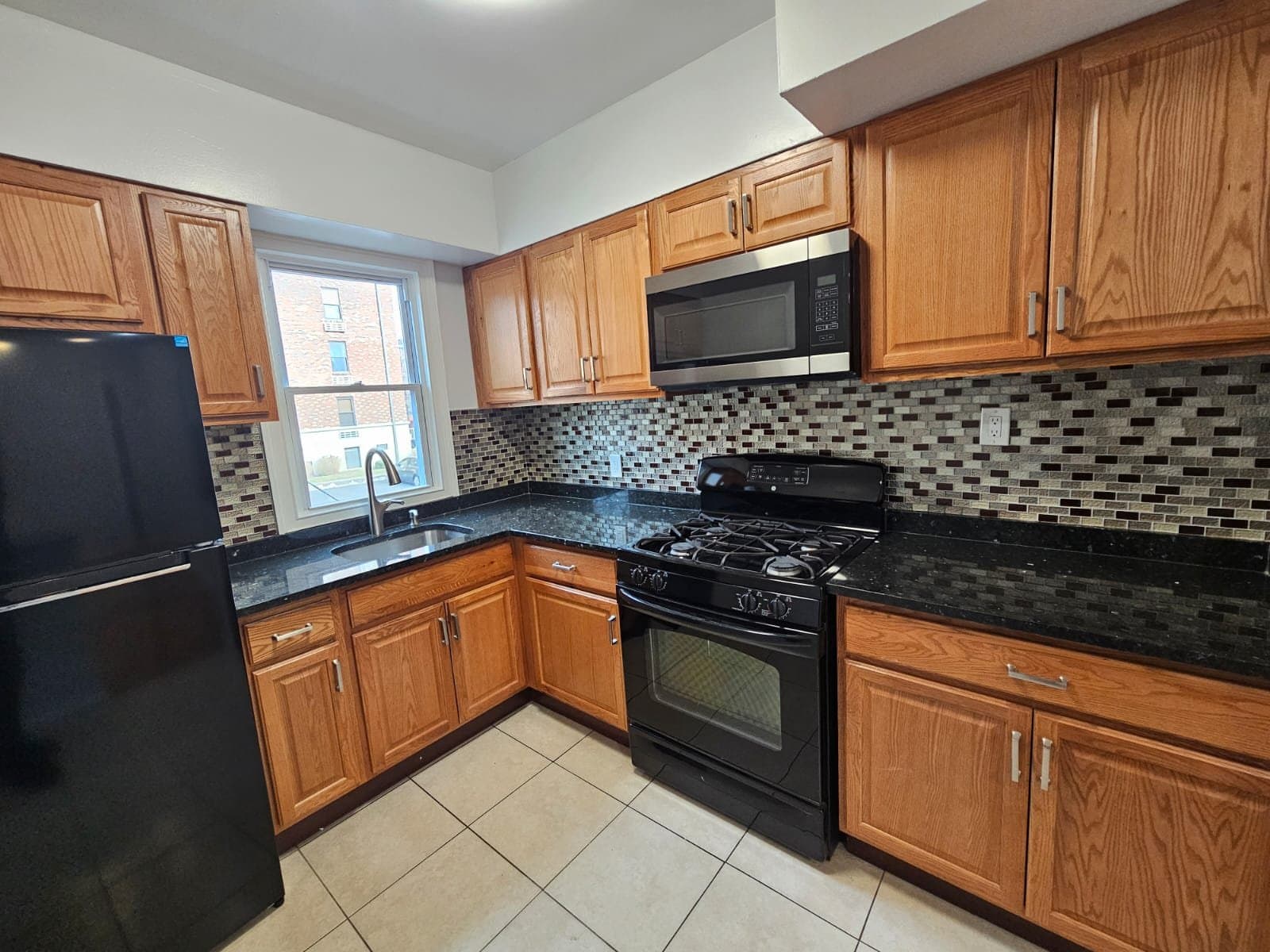 Orange Single Room: 421 Lincoln Ave