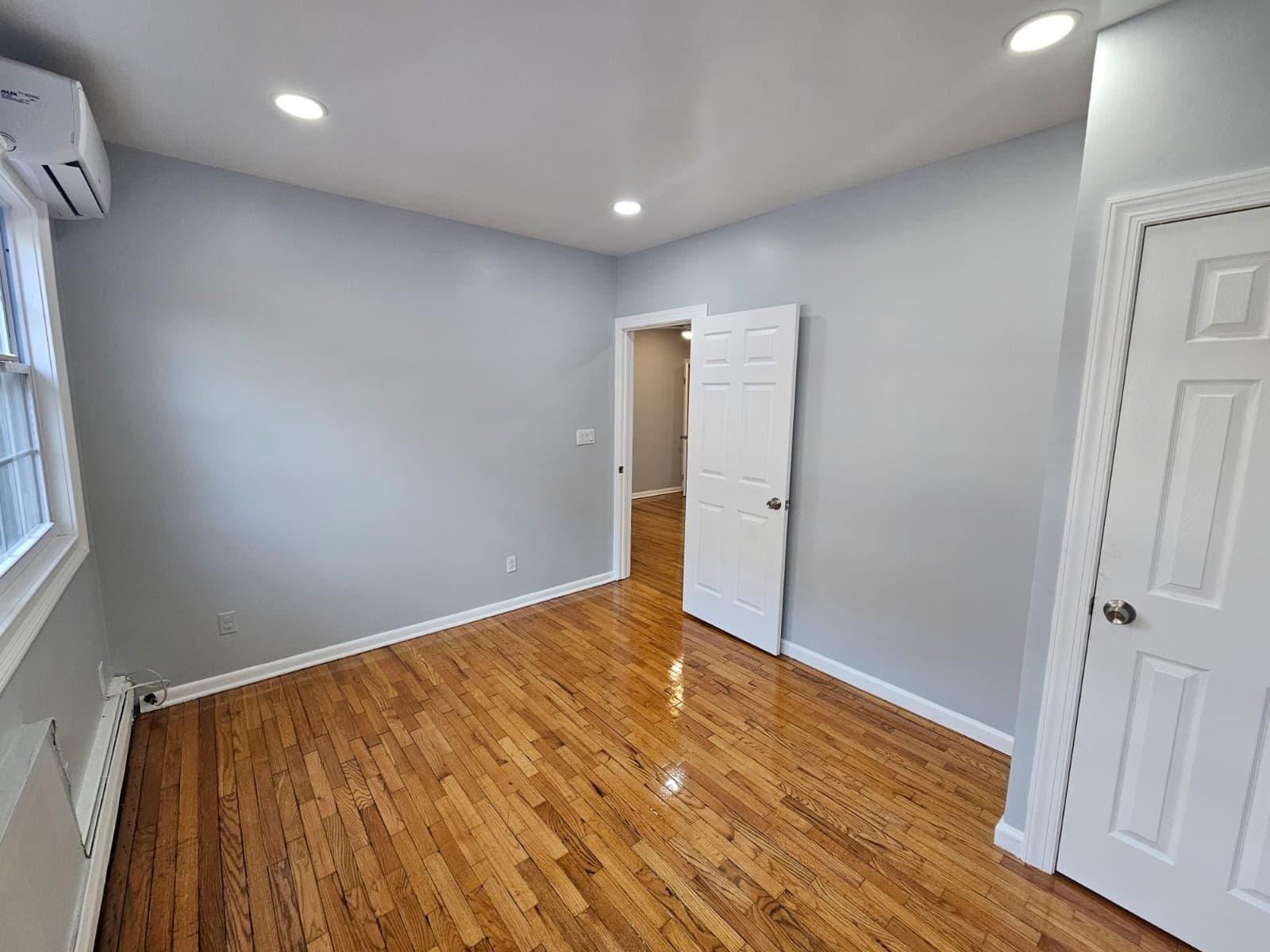 Orange Single Room: 421 Lincoln Ave