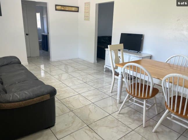 Houston Single Room: 9122 Woodlyn Rd