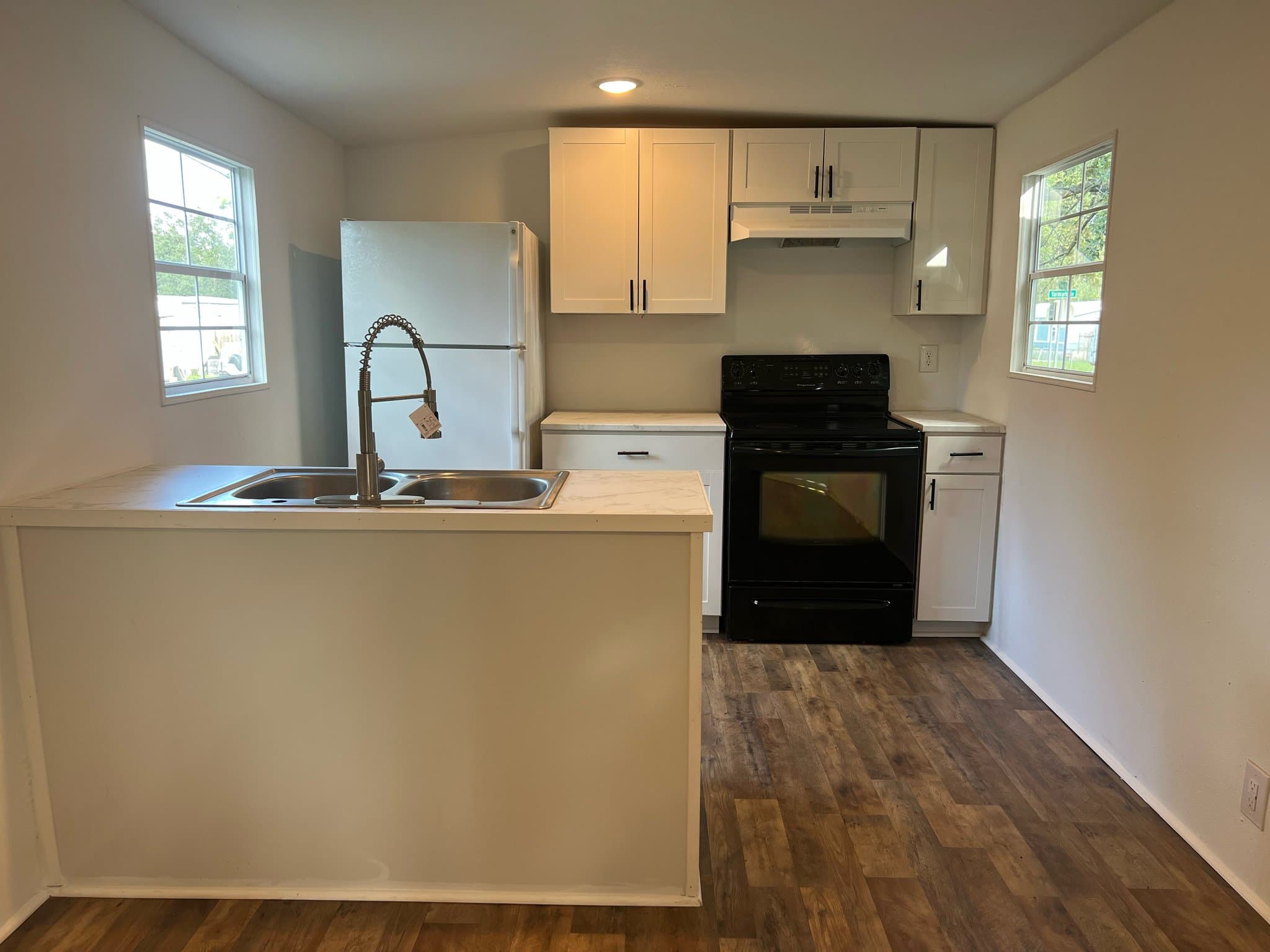 Cocoa House: 5309 Yamark Ave